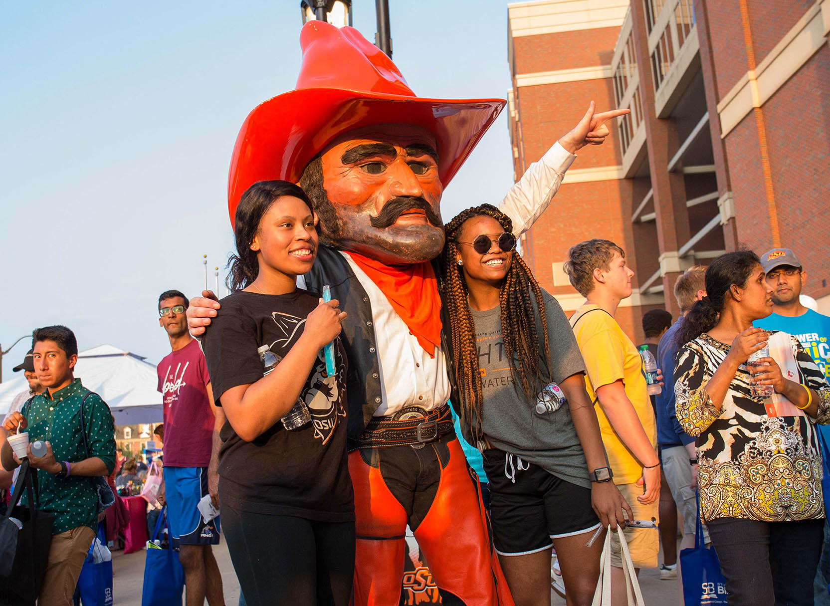 students with pistol pete