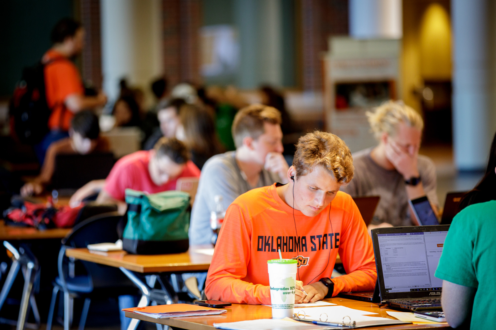 students study in edmon low library